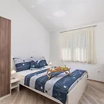 Romana And Tea Apartment Silo (Krk)