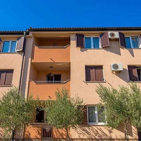 Apartment Romana And Tea Silo (Krk)