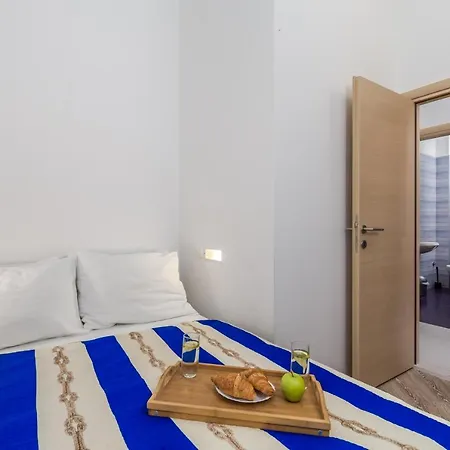 Romana And Tea Apartment *