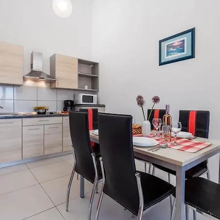 Romana And Tea Apartment Silo (Krk)