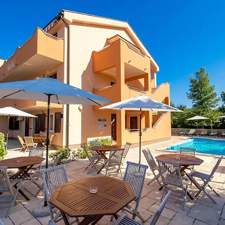 Romana And Tea Šilo