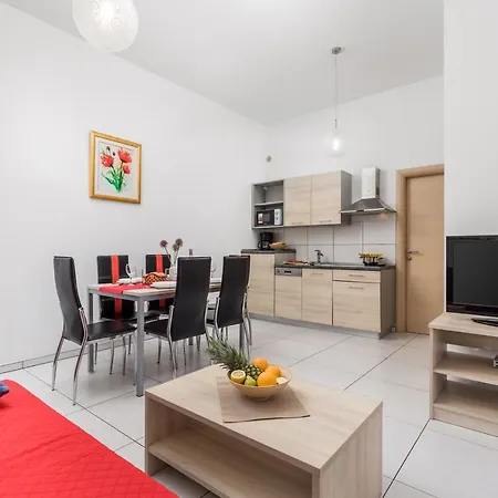 Romana And Tea Apartment *