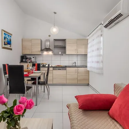 Romana And Tea Apartment *