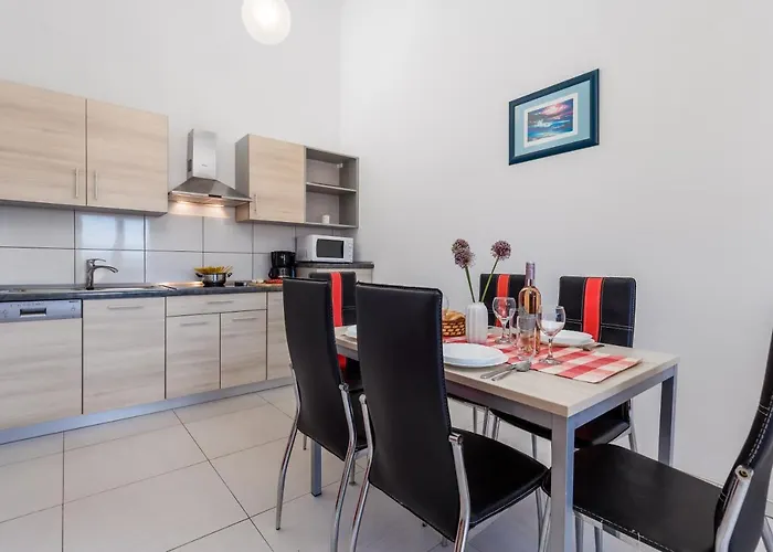 Romana And Tea Daire Šilo