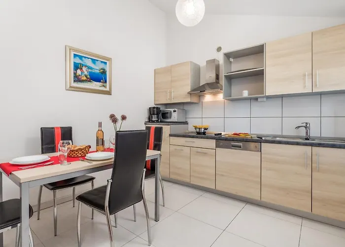 Romana And Tea Daire *