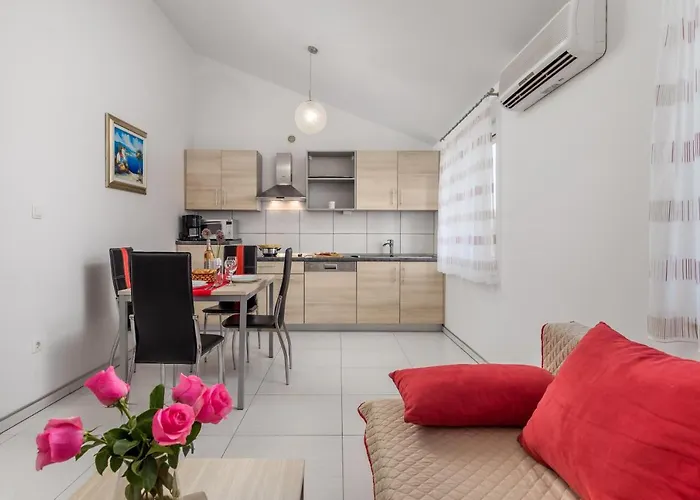 Romana And Tea Daire *